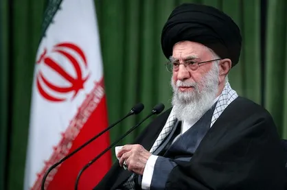 ادب اسلامی را در جامعه بگسترانید