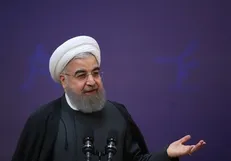 ملت با ایستادگی در شرایط سخت، دشمن را عقب می‌راند
