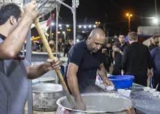 طبخ روزانه ۳۰ هزار پرس غذای گرم در شلمچه و مهران