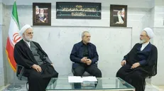 واگذاری اختیار عزل و نصب مقامات نظامی و اعلان صلح و جنگ به شورای موقت رهبری