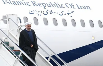 روحانی برای سرکشی از مناطق زلزله&zwnj;زده و افتتاح &laquo;چندباره&raquo; راه&zwnj;آهن کرمانشاه وارد این شهر شد