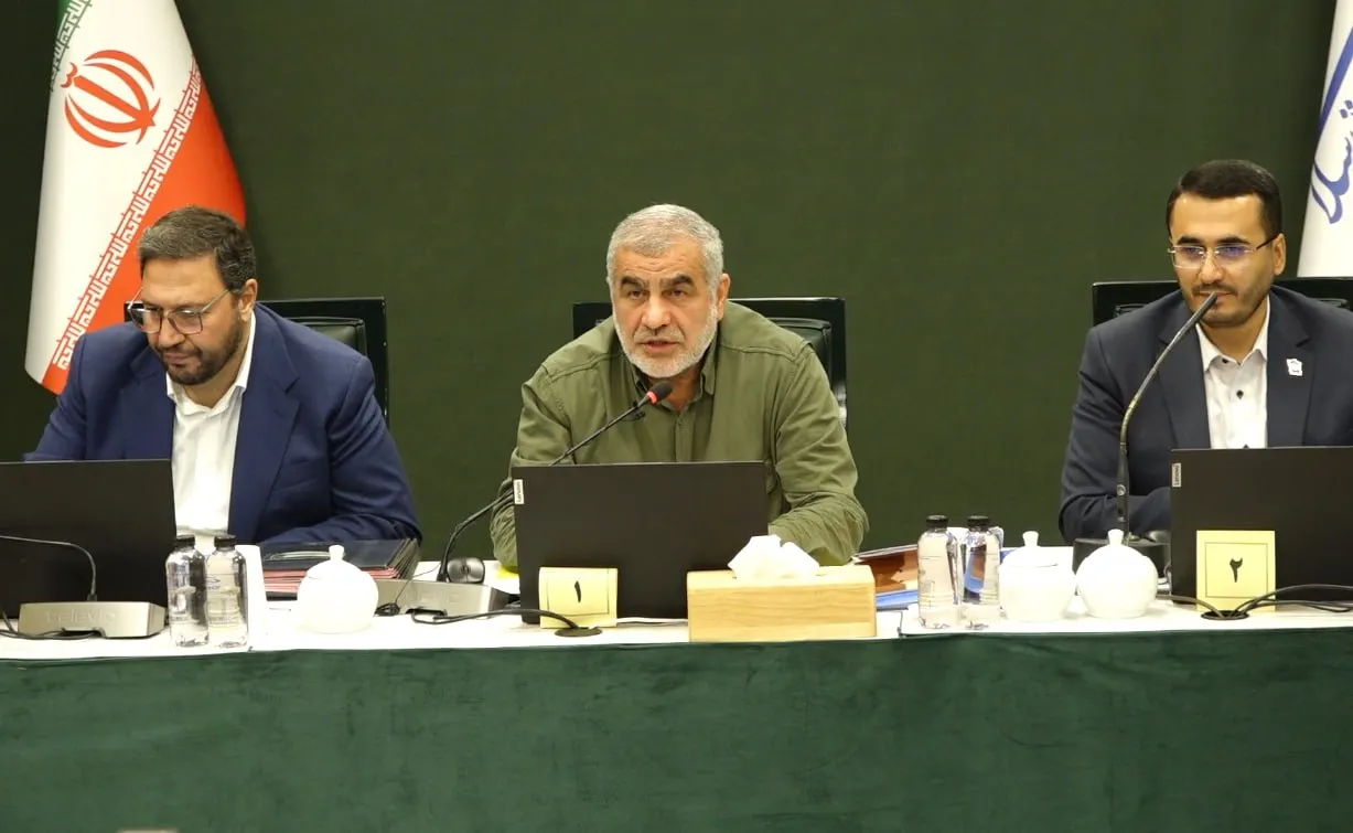نیکزاد: اگر قرار باشد معیشت و اقتصاد مردم ایران تنگ‌تر شود اجازه داده نخواهد شد که دشمنان این ملت در رفاه باشند/ در مقابل آمریکا عقب‌نشینی نمی‌کنیم + فیلم