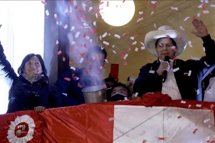 &laquo;پدرو کاستیلو&raquo; رئیس جمهور جدید پرو سوگند یاد کرد