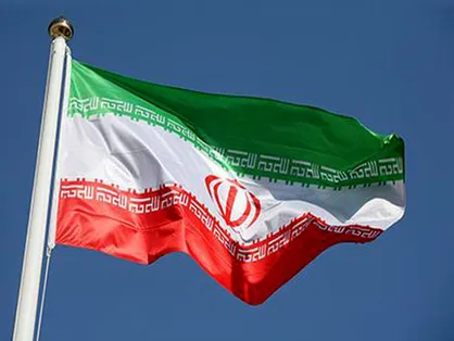 اهتزاز پرچم جمهوری اسلامی ایران همزمان با گرامیداشت ۱۲ فروردین در منطقه ۱۳