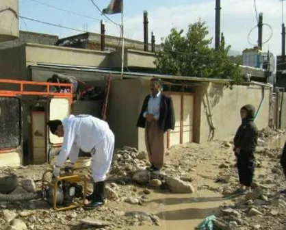 حضور تیم&zwnj;های جهادی در روستاهای سیل زده/ باز هم مسئولان حضور ندارند!