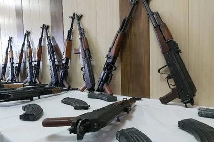 دستگیری ۱۵۳ سارق و قاتل مسلح و کشف ۸۰۳ قبضه سلاح ممنوعه در کرمان