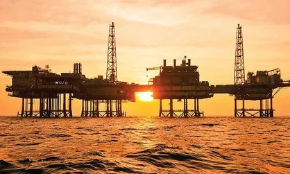 تحکیم موقعیت ایران در بازار جهانی نفت/ ایران قیمت نفت را ۲ دلار افزایش داد