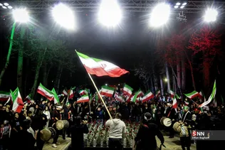 اجتماع مردم و هنرمندان در باغ فردوس تهران برای ایران