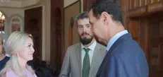 دیدار اسد با خانواده‌های نظامیان روسی کشته شده در جنگ سوریه