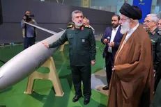 بازدید فرمانده کل قوا از نمایشگاه دستاوردهای نیروی هوافضای سپاه پاسداران