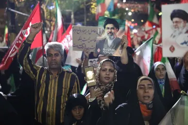 حضور مقتدرانه سمنانی‌ها پس از ۶ ماه در خیابان/ تا انتقام خون شهدا را نگیریم آرام نمی‌نشینیم+، فیلم