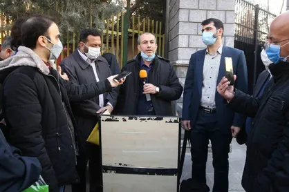 در حق بیش از ۱۰۰ هزار سهامدار مهراقتصاد اجحاف شده است/ کلید زدن تحقیق و تفحص در صورت پاسخگو نبودن مسوولین ادغام بانک&zwnj;ها