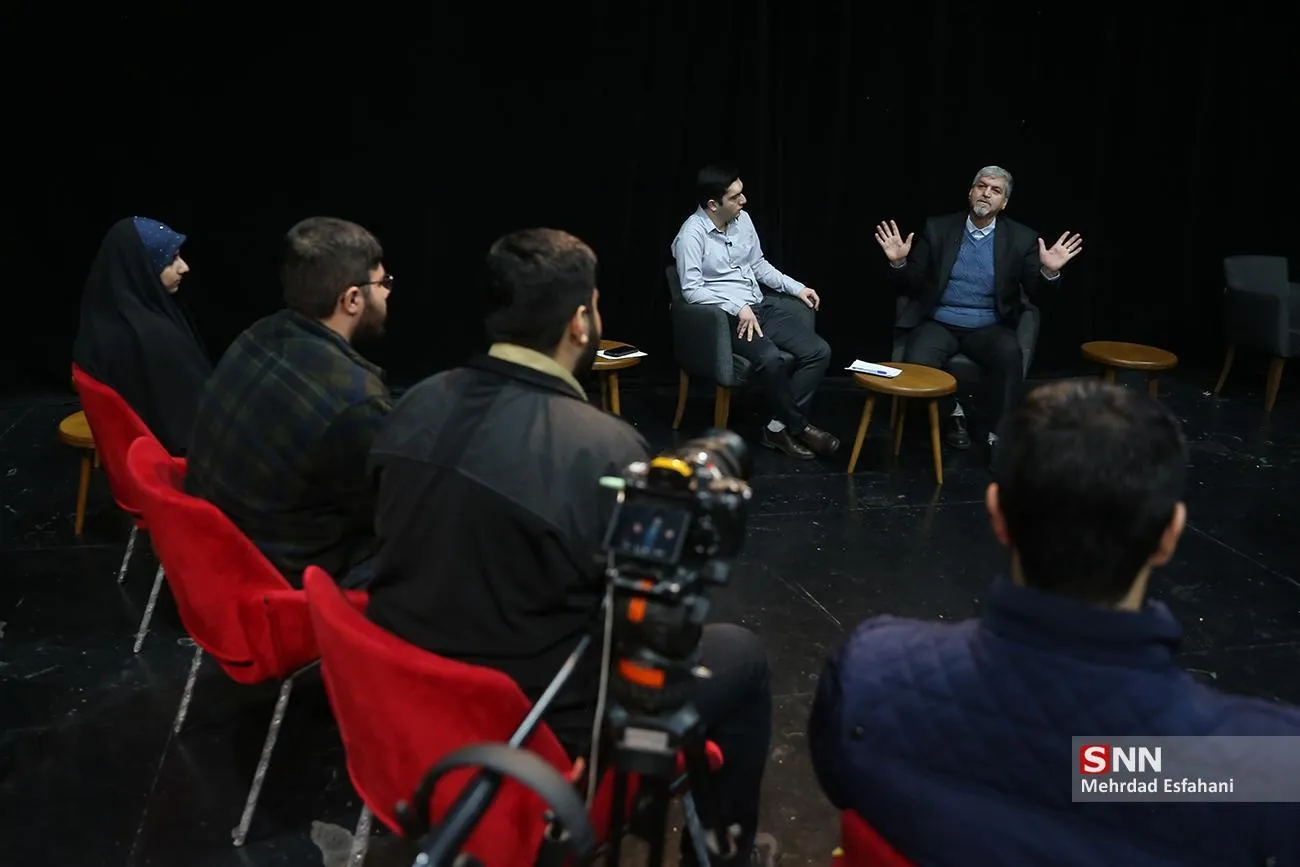 میزگرد با حضور کواکبیان