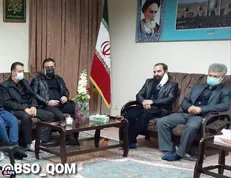 عکس لوگو داره////جامعه دانشگاهی استان قم به دیدار خانواده شهید فخری زاده رفتند