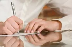 عذرخواهی وزیر اقتصاد از نماینده سراوان باعث شرمساری است
