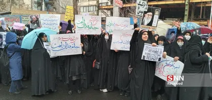 تجمع دانشجویان دانشگاه&zwnj;های تهران در مقابل سفارت فرانسه + عکس