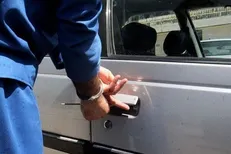 اعتراف به ۱۰۰ فقره سرقت داخل خودرو