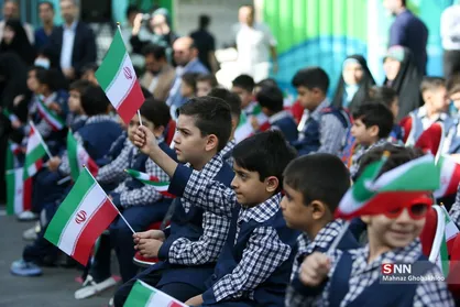زنگ انقلاب در مدارس سراسر کشور نواخته شد