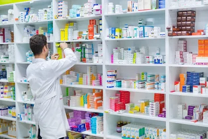 علی آبادی: یکی از اه&zwnj;حل&zwnj;هایی کاهش قیمت دارو حمایت بیشتر از سیستم بیمه است