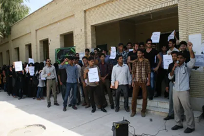 اعتراض دانشجویان دانشگاه هرمزگان به افزایش نرخ کرایه بود/ شیخی: من نگفته&zwnj;ام که &laquo;اگر پول ندارید، درس نخوانید!&raquo;