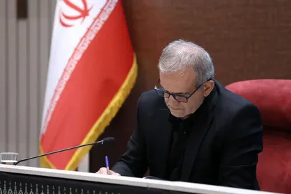 پزشکیان خطاب به ورزشکاران: اخلاق جوانمردی و تجلی فرهنگ ایرانی، مدال&zwnj;هایتان را ارزشمندتر می&lrm;&zwnj;کند