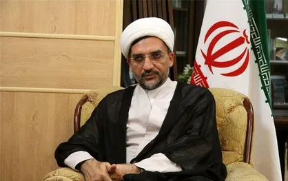 زائران از بحث&zwnj;های حاشیه اجتناب کنند / زوار مقابل تفرقه هشیار باشند