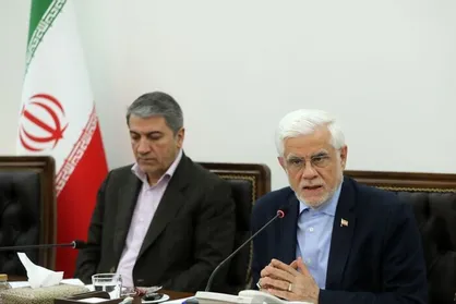عارف: دولت و نهاد&zwnj;های عمومی یک هدف مشترک دارند/ باید دست ما در برابر دشمن پُر باشد