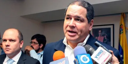یکی از معاونان رهبر مخالفان ونزوئلا به کلمبیا گریخت