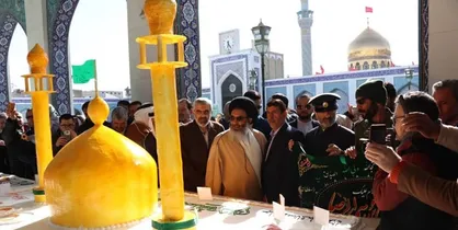 توزیع کیک ۷۰ متری در حرم حضرت زینب (س) +عکس
