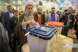 مردم شهر شیراز در استان فارس، از ساعات اولیه صبح امروز با حضور پای صندوق های رأی، در انتخابات مجلس شورای اسلامی و مجلس خبرگان رهبری شرکت کردند.

