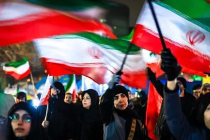 دختران همیشه پای کار وطن + فیلم
