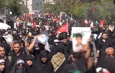 خیابان‌های تهران مملو از عاشقان رهبر شهید انقلاب برای آخرین وداع