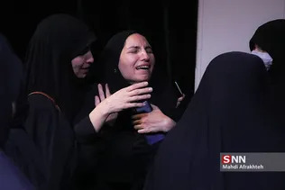 خندئ