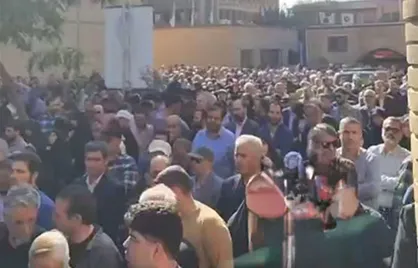 حضور گسترده مردم در مراسم وداع با بازیگر خوش غیرت؛ &laquo;محمد کاسبی&raquo;