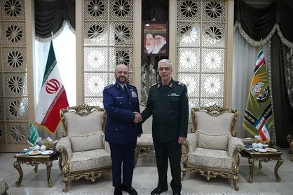دیدار رئیس ستادکل نیرو&zwnj;های مسلح عربستان با سرلشکر باقری