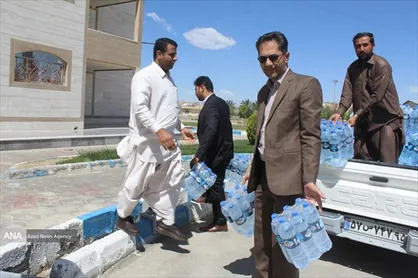دانشجویان جهادی واحد زاهدان مواد غذایی&nbsp;با ارزش ۳۰ میلیون تومان بین سیل&zwnj;زدگان توزیع کردند