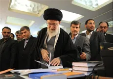 توصیه جالب رهبر انقلاب درباره کتاب‌خوانی + عکس
