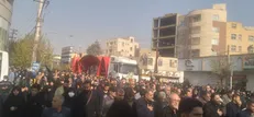 تشییع باشکوه ۱۰ شهید گمنام در کرج همزمان با سالروز شهادت حضرت زهرا(س)