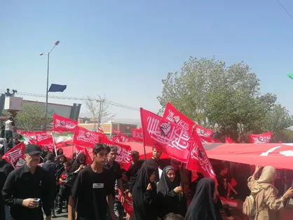 جاماندگان اربعین در ۲۰۰ نقطه خراسان جنوبی با شعار &laquo;لبیک یا حسین(ع)&raquo; پیاده روی کردند