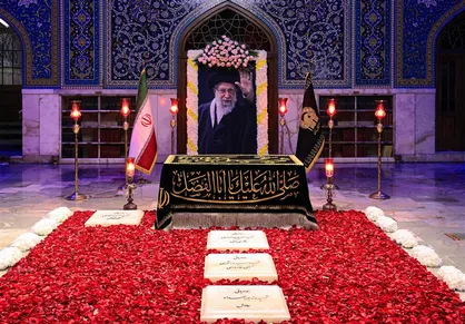 حال&zwnj;وهوای حرم مطهر رضوی در شب زیارتی سیدالشهدا(ع) + فیلم