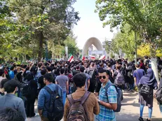 ردپای برخی فارغ‌التحصیلان دانشگاه‌ها در منحرف کردن تجمعات دانشجویی / از تکذیب بازداشت دانشجویان علم و صنعت تا حمل سلاح سرد در دانشگاه شهید بهشتی