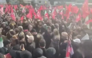 عزاداری لر‌های غیور در مراسم تشییع پیکر مطهر رهبر شهید انقلاب در میدان انقلاب