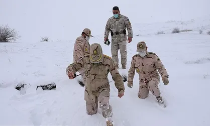 بودجه محدود نیروهای مرزبانی ایران را پلاستیک&zwnj;پوش کرد / لزوم ورود مجلس و تخصیص بودجه برای حل مسئله &laquo;البسه یگان&zwnj;های مرزبانی&raquo;