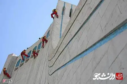 شستشوی برج آزادی پس از 8 سال