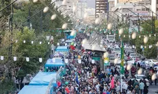 استقرار خودروهای آتش‌نشانی و پسماند در مسیر مهمانی ۱۰ کیلومتری غدیر