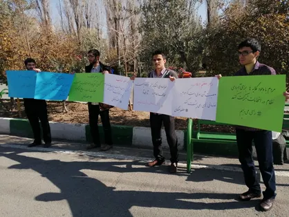 تصاویر/ درخواست انتخاباتی چند دانشجو از نمازگزاران