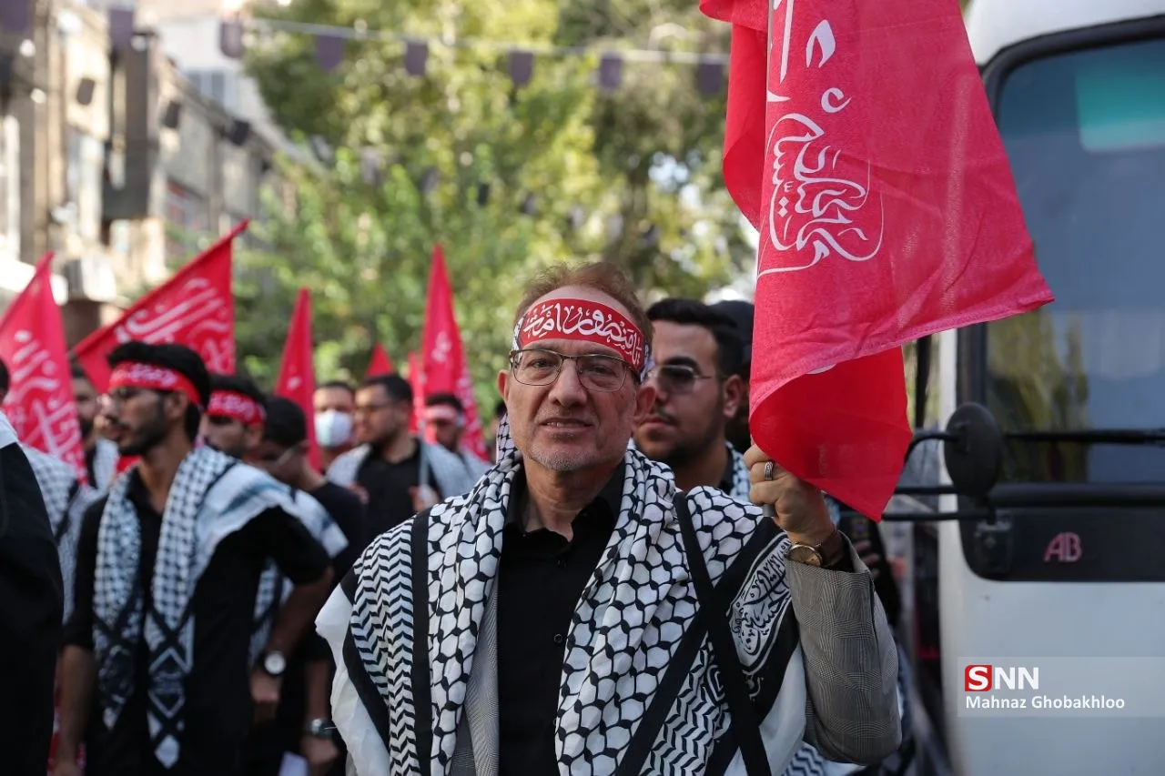 دسته عزاداری اربعین دانشجویان دانشگاه تهران به سمت مقتل رهبر شهید