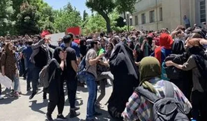 نقش معاون دانشگاه تهران در تجمع ضد حجاب