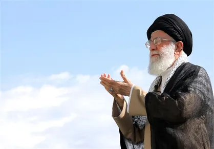 یادداشت حضرت آیت&zwnj;الله خامنه&zwnj;ای درباره مناجات شعبانیه / بهترین دعا از نظر رهبر انقلاب