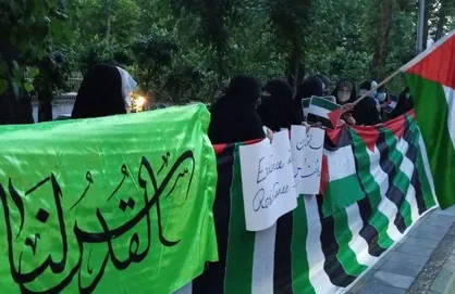 جمعی از دانشجویان ایرانی و خارجی دانشگاه&zwnj;های تهران در مقابل دفتر سازمان ملل تجمع کردند